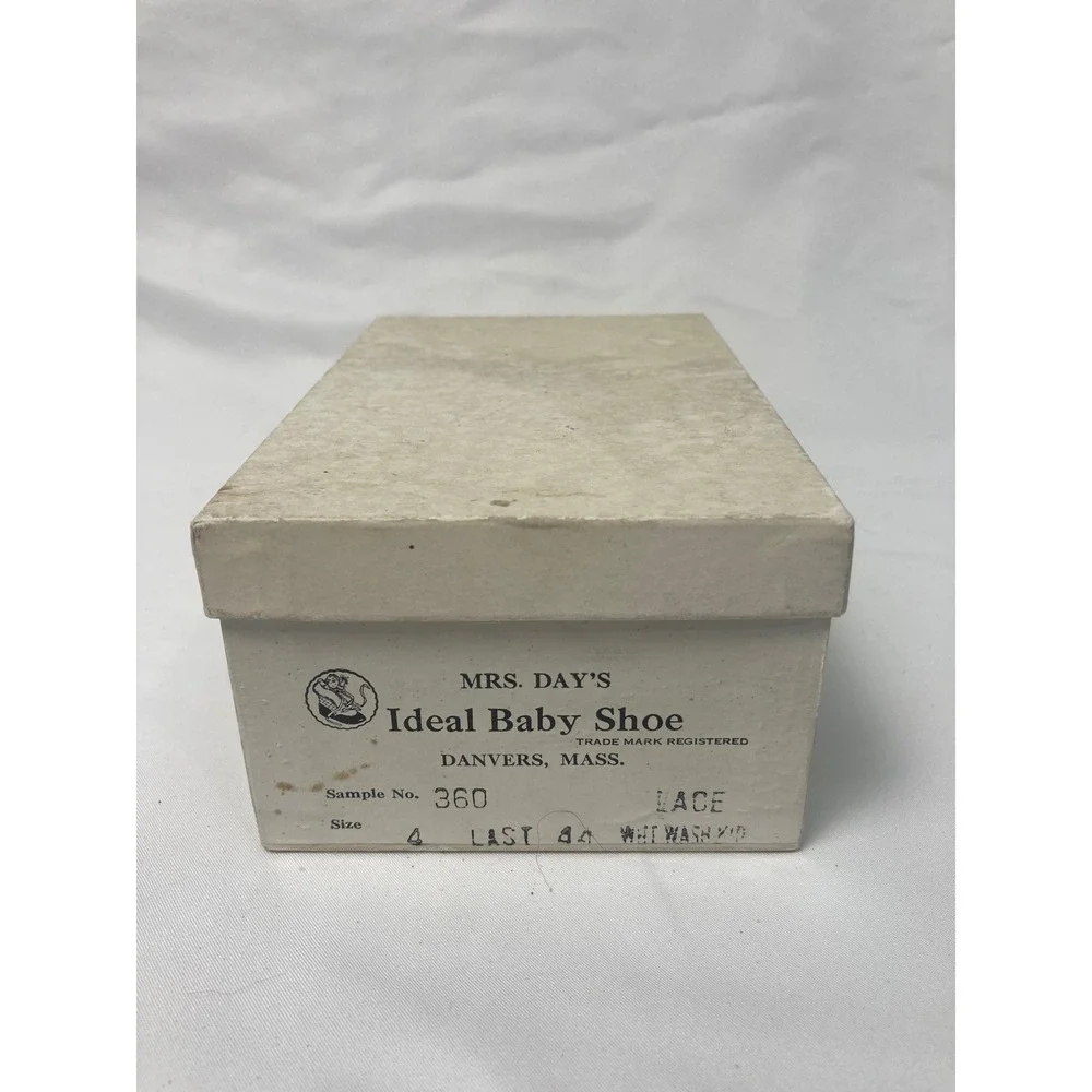 Mrs Day's Ideal Baby Shoe Size 4 White Leather Vintage Original Box